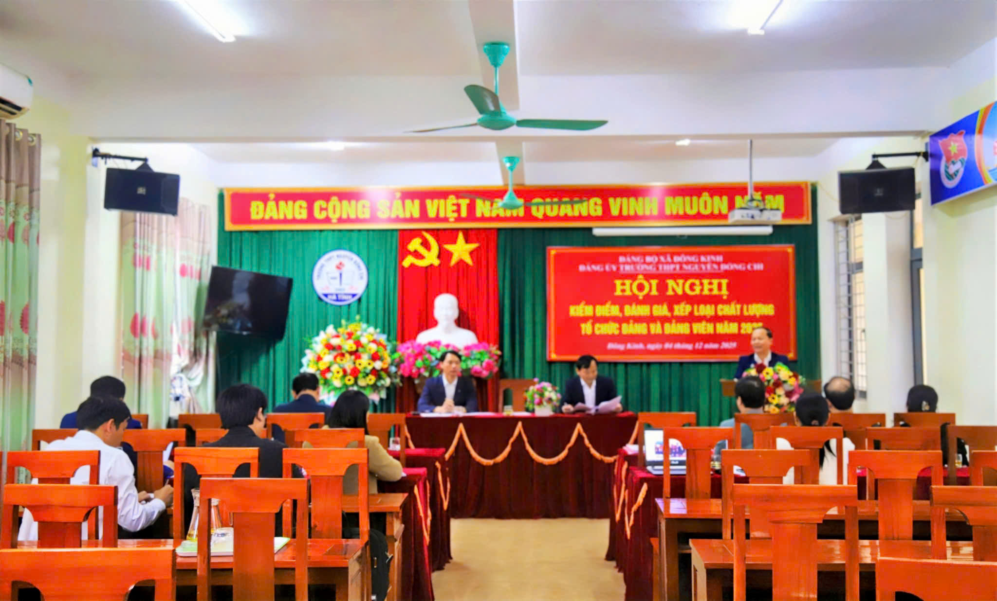 Các Đảng bộ, Chi bộ ở xã Đông Kinh kiểm điểm cuối năm nghiêm túc, thực chất 