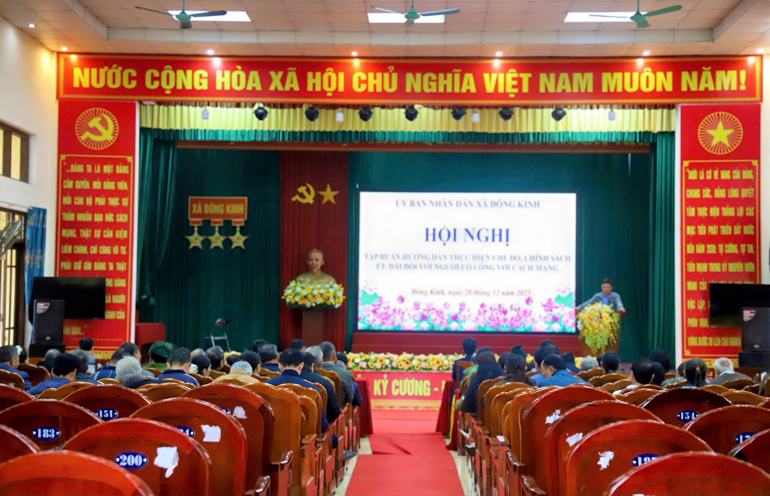 XÃ ĐÔNG KINH TẬP HUẤN HƯỚNG DẪN THỰC HIỆN CHẾ ĐỘ CHÍNH SÁCH ƯU ĐÃI ĐỐI VỚI NGƯỜI CÓ CÔNG