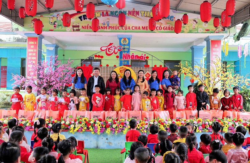 Lan tỏa chương trình “Tết Nhân ái cho em” và “Bé vui đón Tết” tại trường Mầm non Ích Hậu