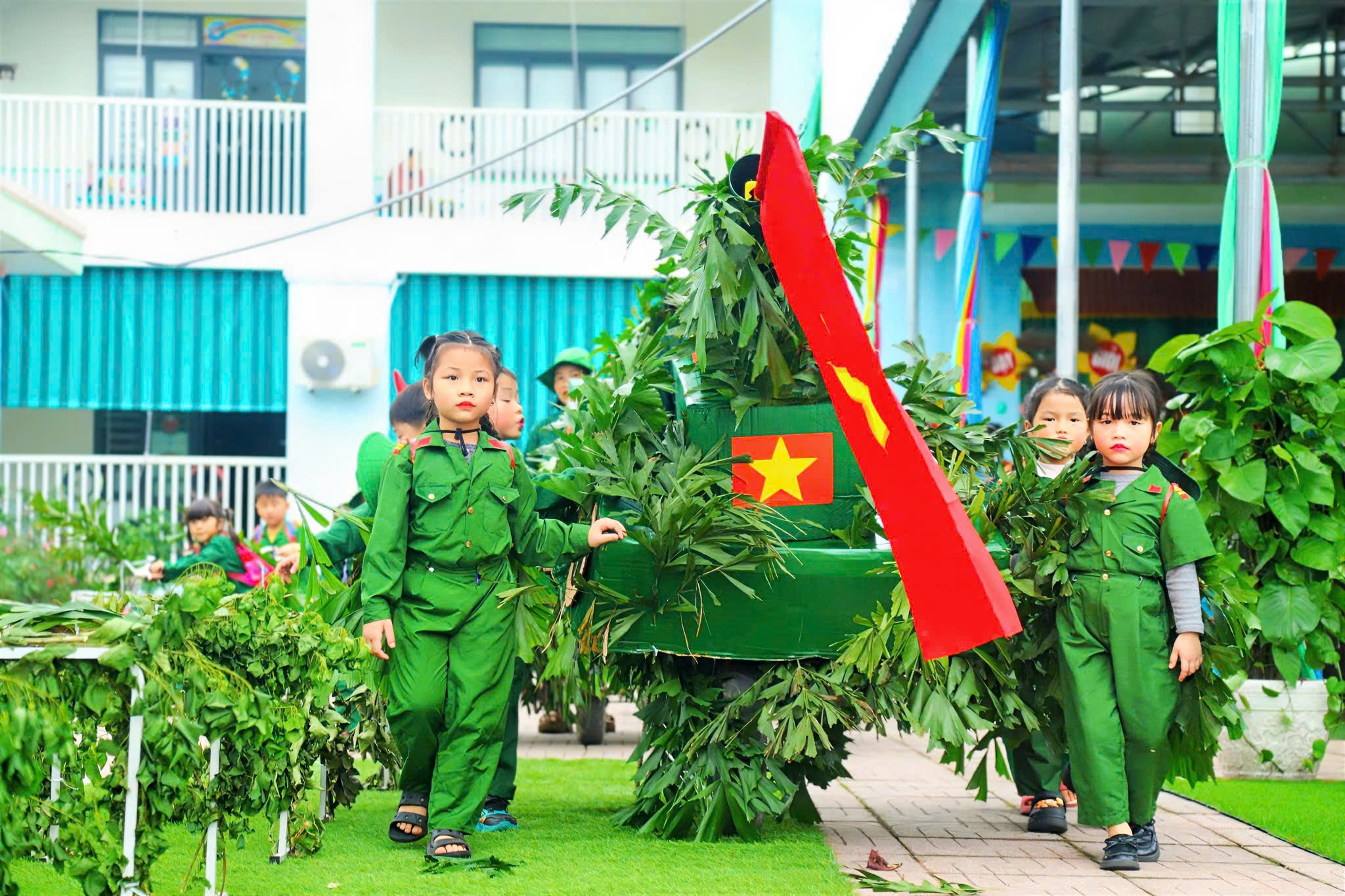 TRẺ MẦM NON THẠCH KÊNH LAN TỎA HÌNH ẢNH ĐẸP BỘ ĐỘI CỤ HỒ 