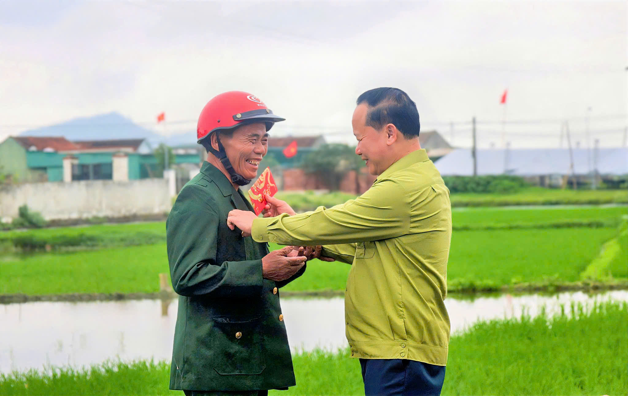 Lãnh đạo xã Đông Kinh động viên, chúc mừng năm mới đội ngũ Bí thư Chi bộ, Thôn trưởng các thôn 