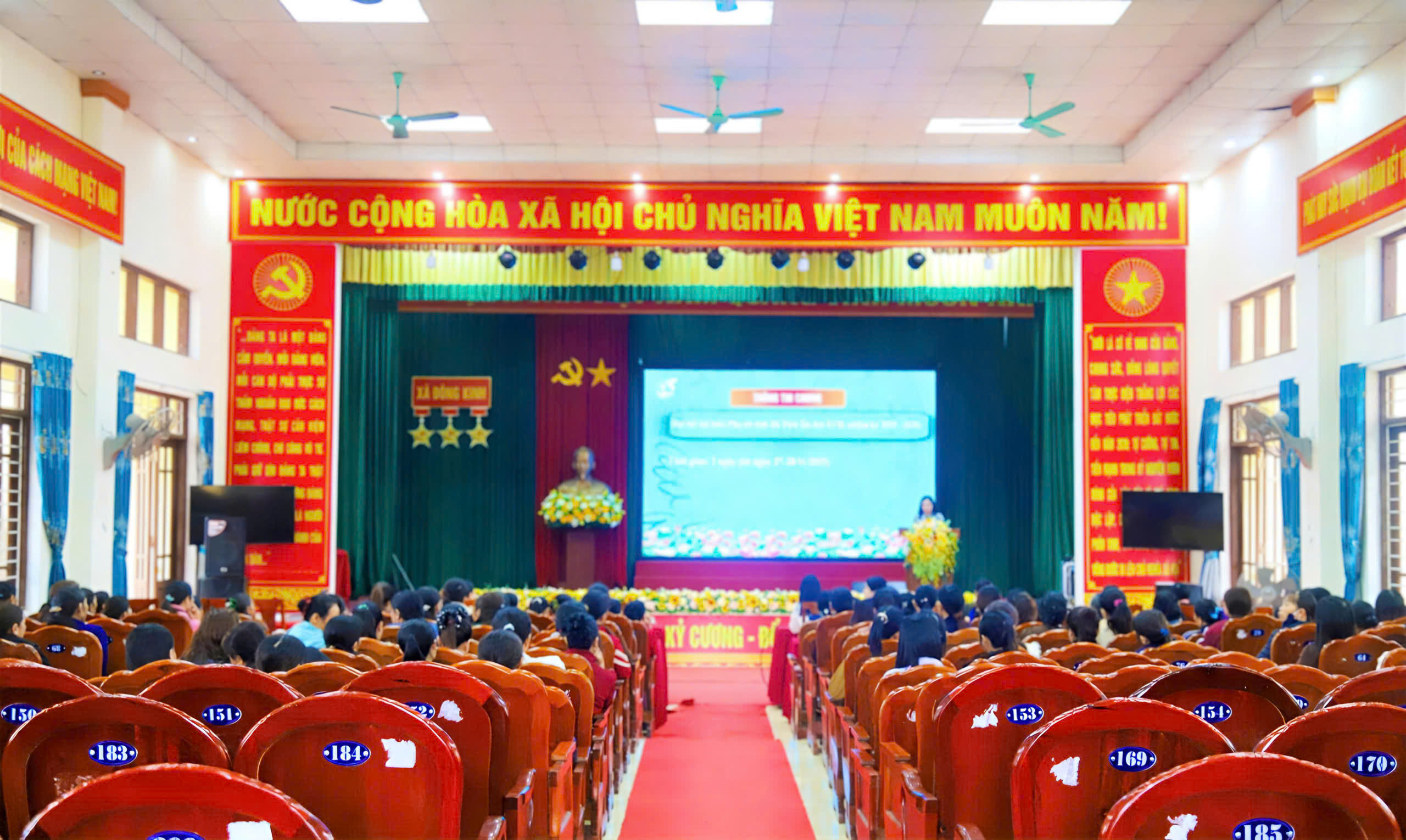 Phụ nữ xã Đông Kinh học tập Nghị quyết đại hội Phụ nữ Hà Tĩnh lần thứ XVII