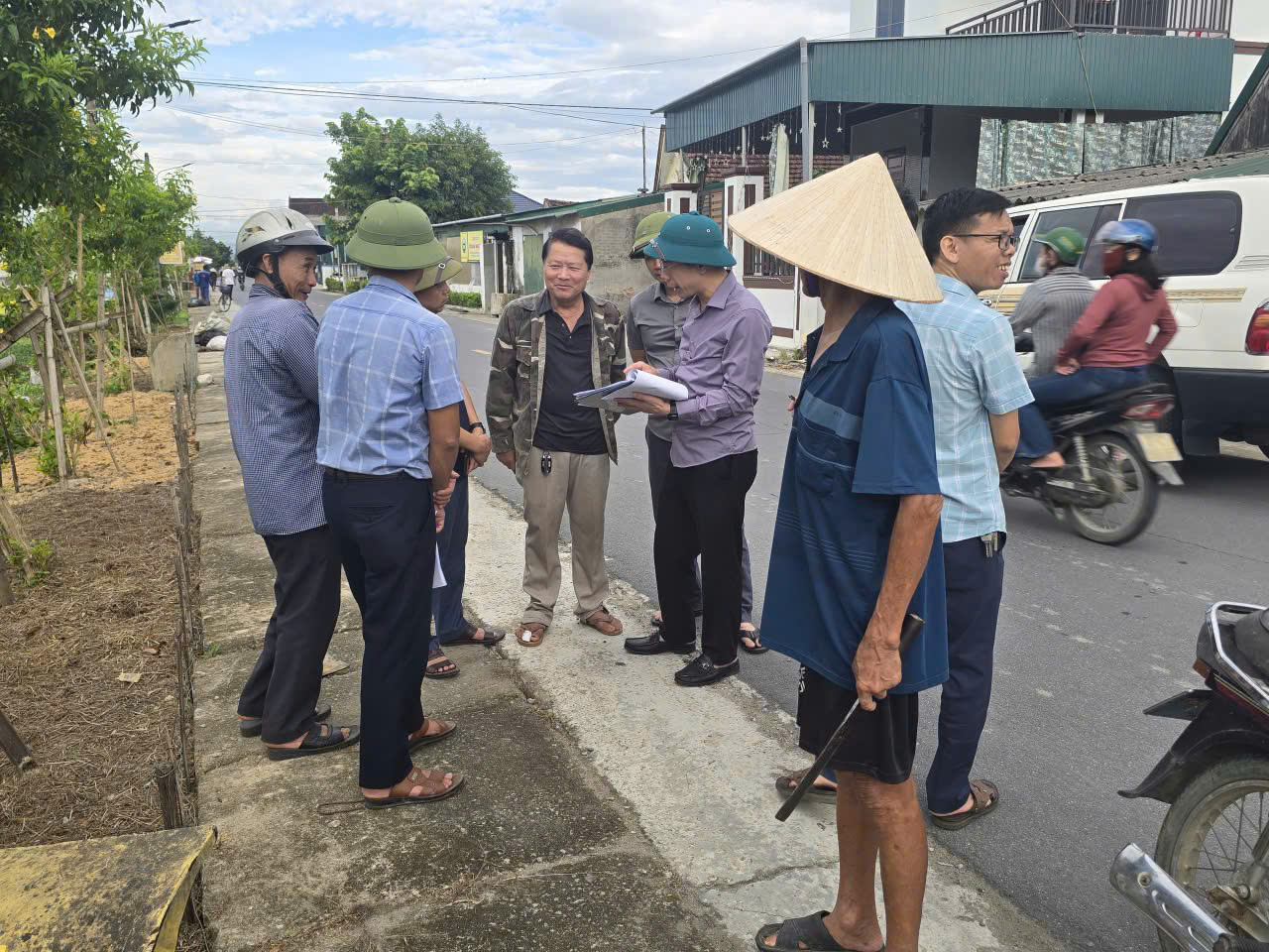 XÃ ĐÔNG KINH ĐỒNG LOẠT RA QUÂN VỆ SINH MÔI TRƯỜNG – HƯỚNG VỀ ĐẠI HỘI ĐẠI BIỂU ĐẢNG BỘ XÃ LẦN THỨ I, NHIỆM KỲ 2025–2030