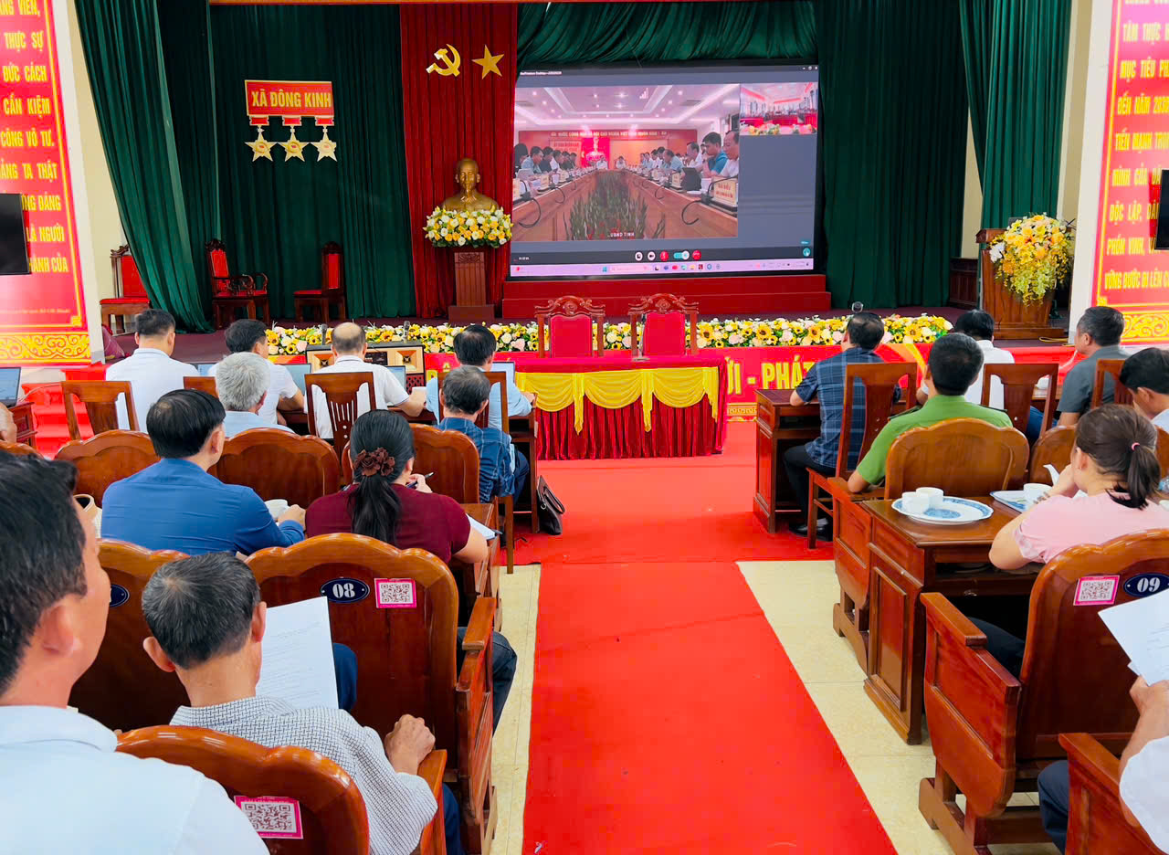UBND XÃ ĐÔNG KINH THAM GIA HỌP TRỰC TUYẾN TRIỂN KHAI CÔNG TÁC ỨNG PHÓ VỚI BÃO SỐ 5 (KAJIKI)