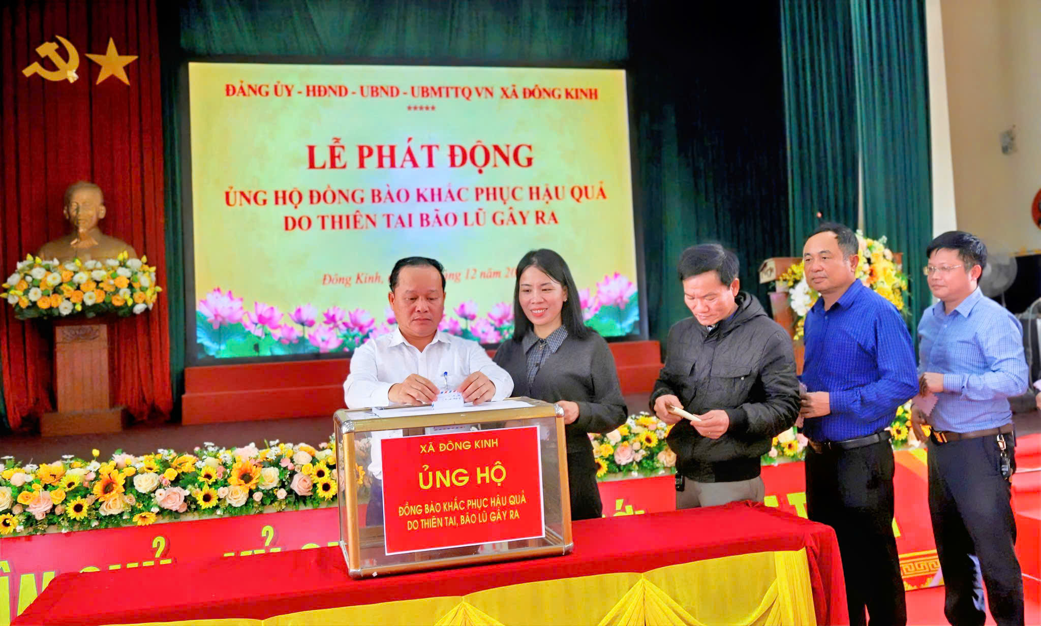 Người Đông Kinh là vậy - “Có ít góp ít, có nhiều góp nhiều”, tất cả vì đồng bào vùng lũ