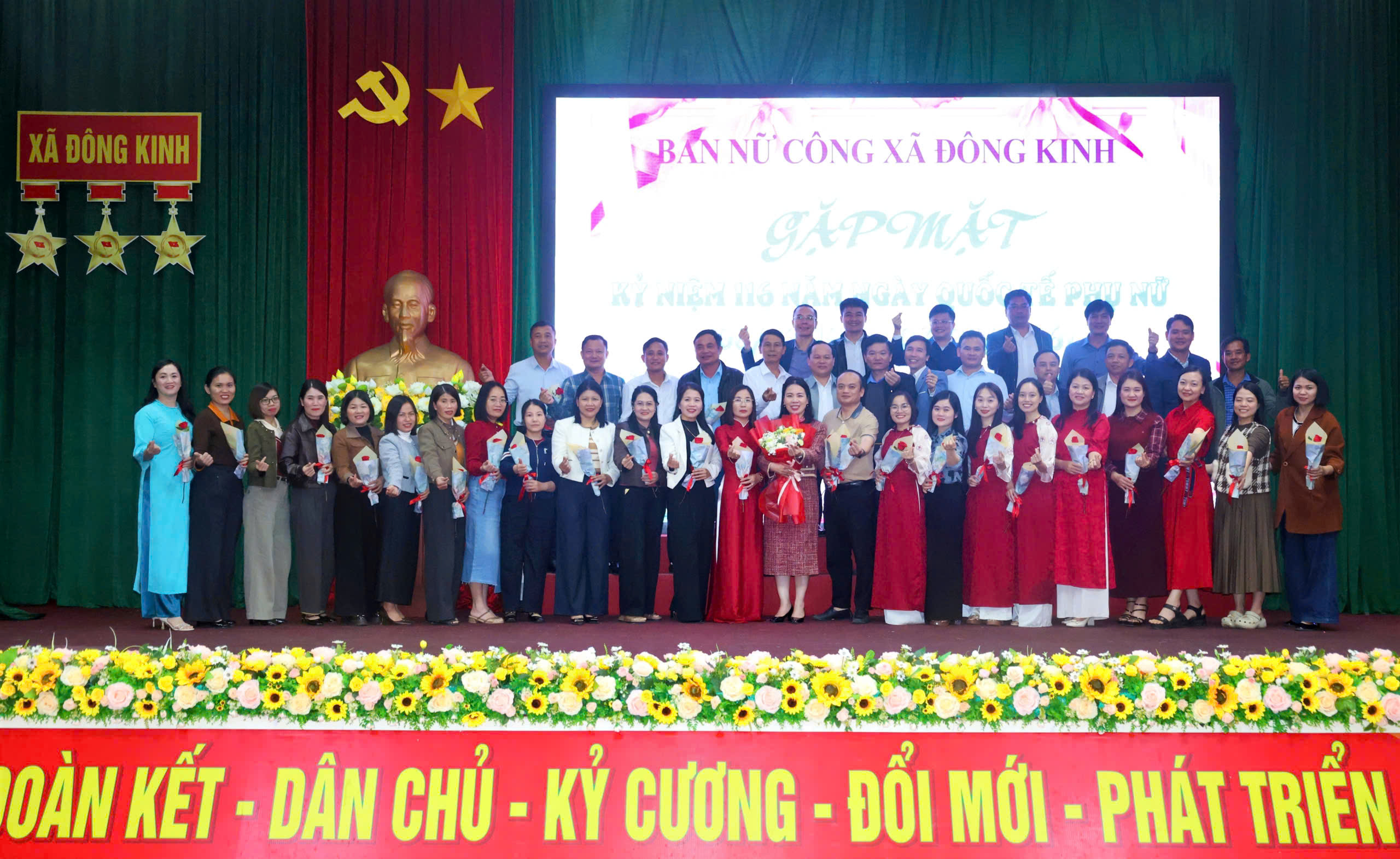 Ban Nữ công xã Đông Kinh gặp mặt kỷ niệm 116 năm ngày QTPN 8/3