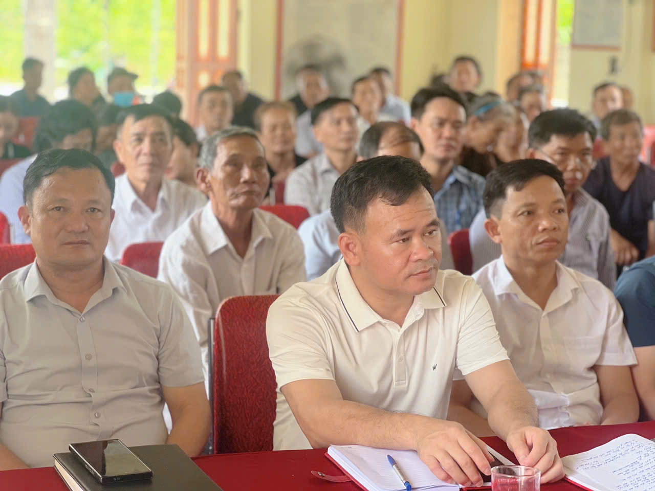 XÃ ĐÔNG KINH TỔ CHỨC HỘI NGHỊ ĐỐI THOẠI GIỮA NGƯỜI ĐỨNG ĐẦU CẤP ỦY, CHÍNH QUYỀN VỚI NHÂN DÂN