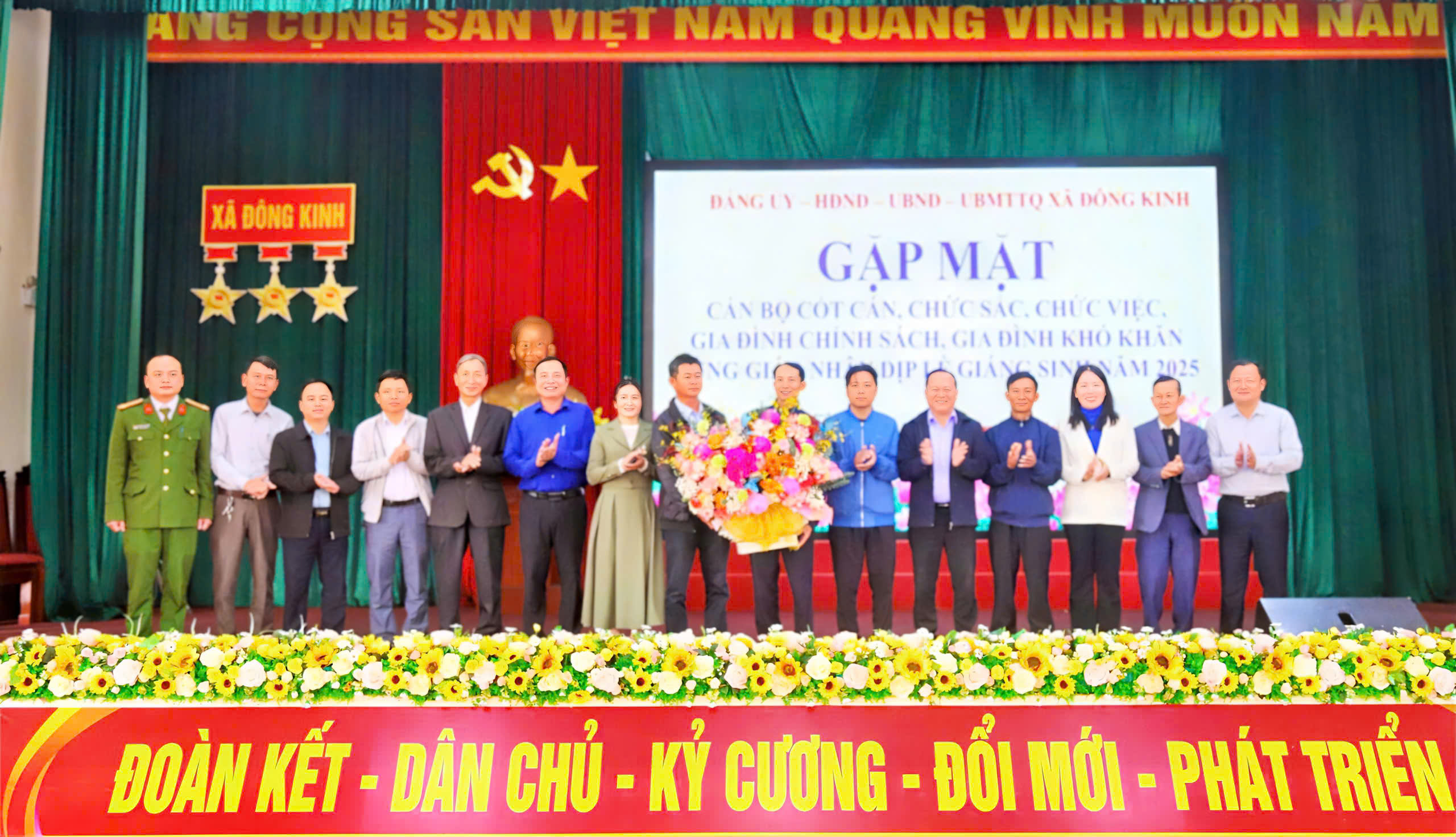 Đồng bào Công giáo xã Đông Kinh “Đoàn kết, đóng góp xứng đáng vào sự phát triển của địa phương”