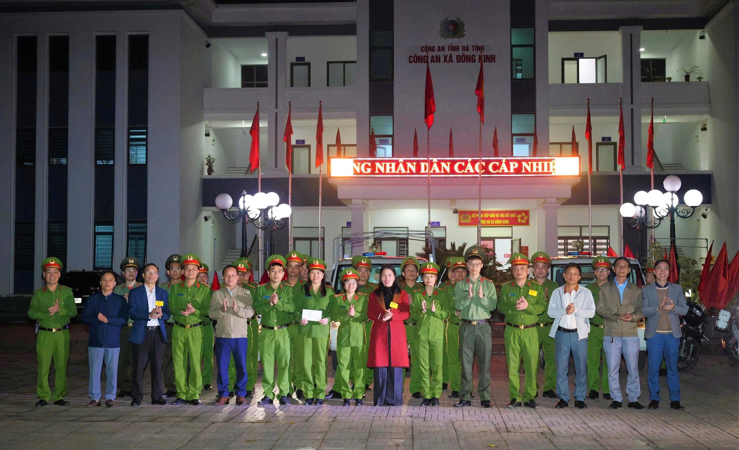 LÃNH ĐẠO XÃ ĐÔNG KINH ĐỘNG VIÊN LỰC LƯỢNG TRỰC ĐÊM ĐẢM BẢO ANTT TRƯỚC GIỜ BẦU CỬ