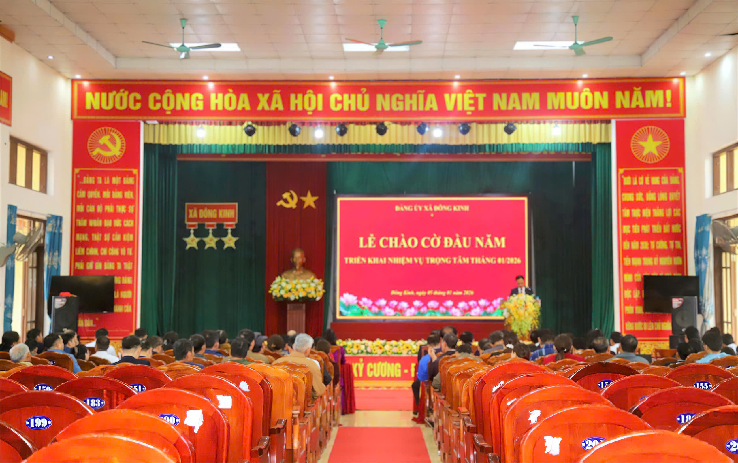 Lễ Chào cờ đầu năm mới tại xã Đông Kinh 