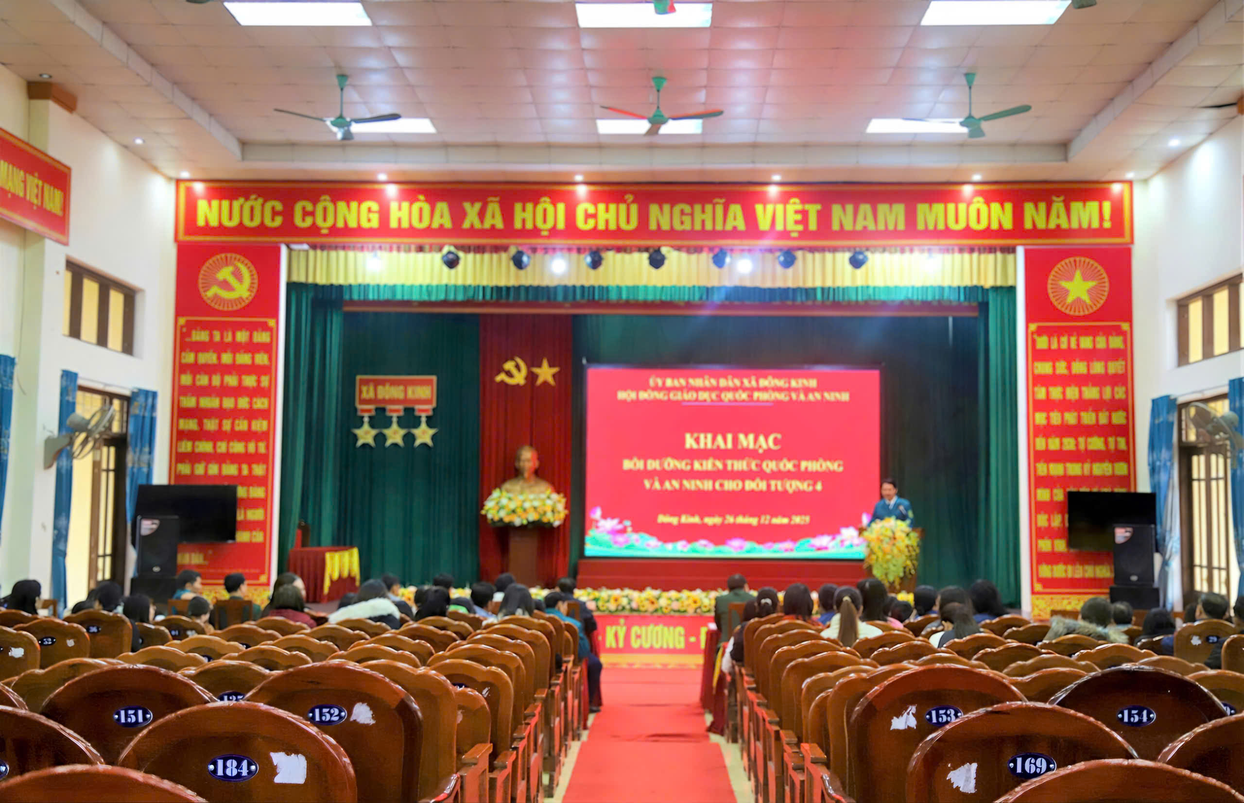 XÃ ĐÔNG KINH KHAI MẠC LỚP BỒI DƯỠNG KIẾN THỨC QUỐC PHÒNG - AN NINH ĐỐI TƯỢNG 4