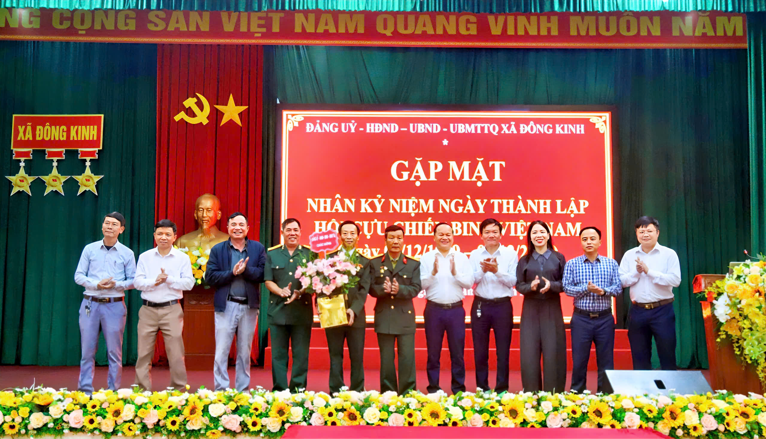 Lãnh đạo xã Đông Kinh chúc mừng kỷ niệm ngày truyền thống Hội CCB Việt Nam 