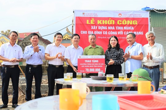 Ấm lòng những mái nhà mới 