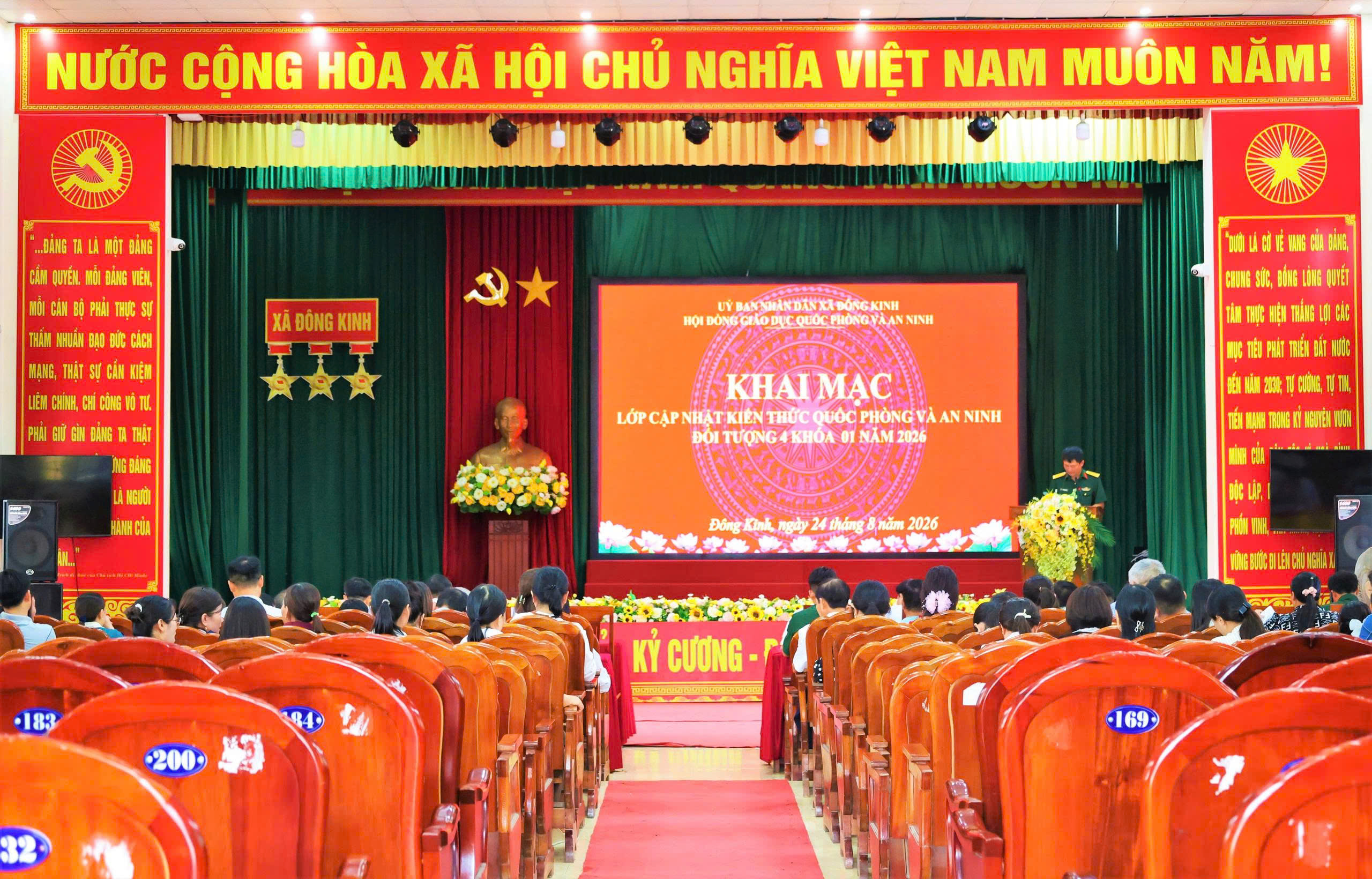 120 cán bộ, đảng viên được cập nhật kiến thức quốc phòng và an ninh đối tượng 4