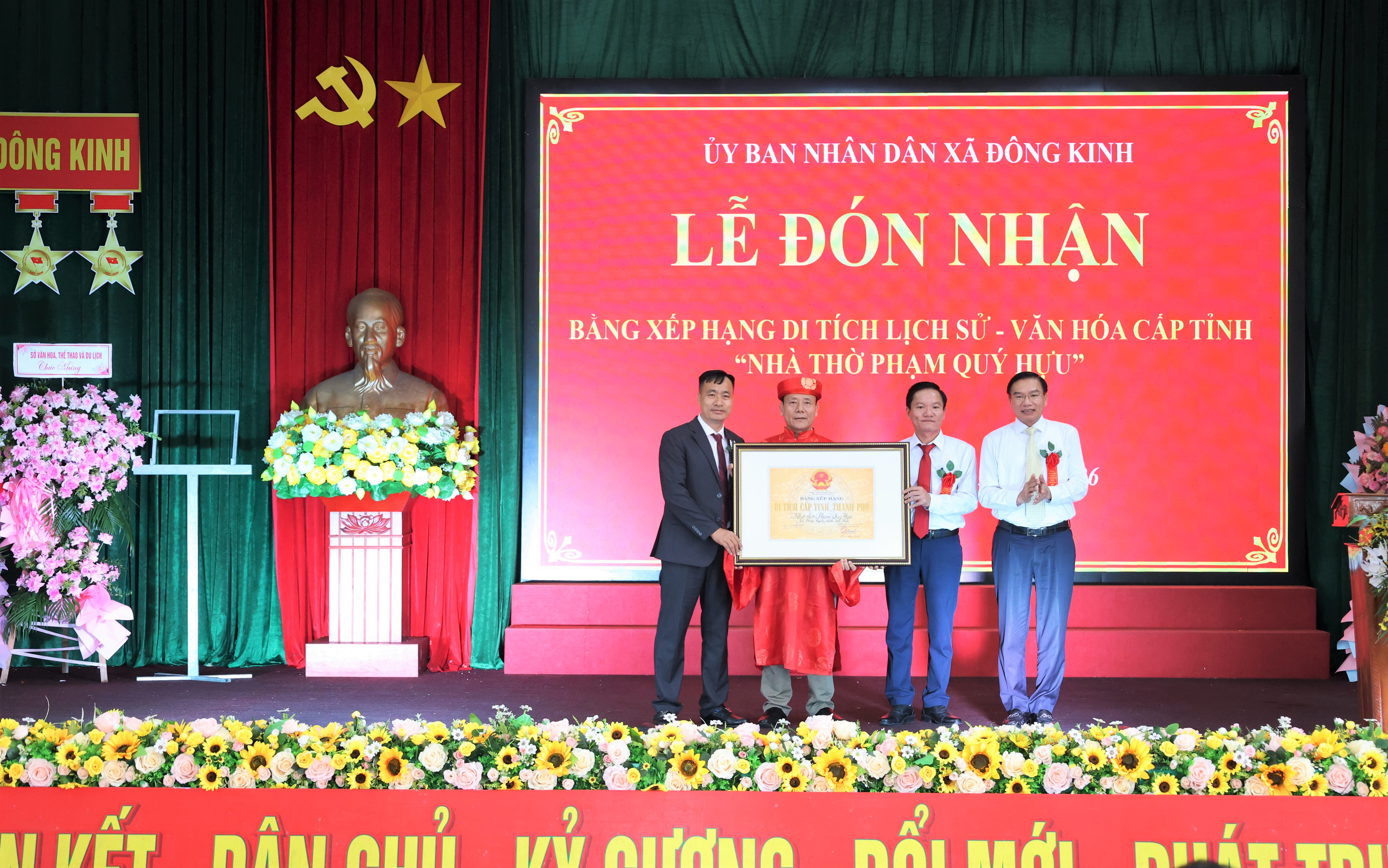 Đông Kinh đón Bằng xếp hạng Di tích LS-VH cấp tỉnh Nhà thờ Phạm Quý Hựu 