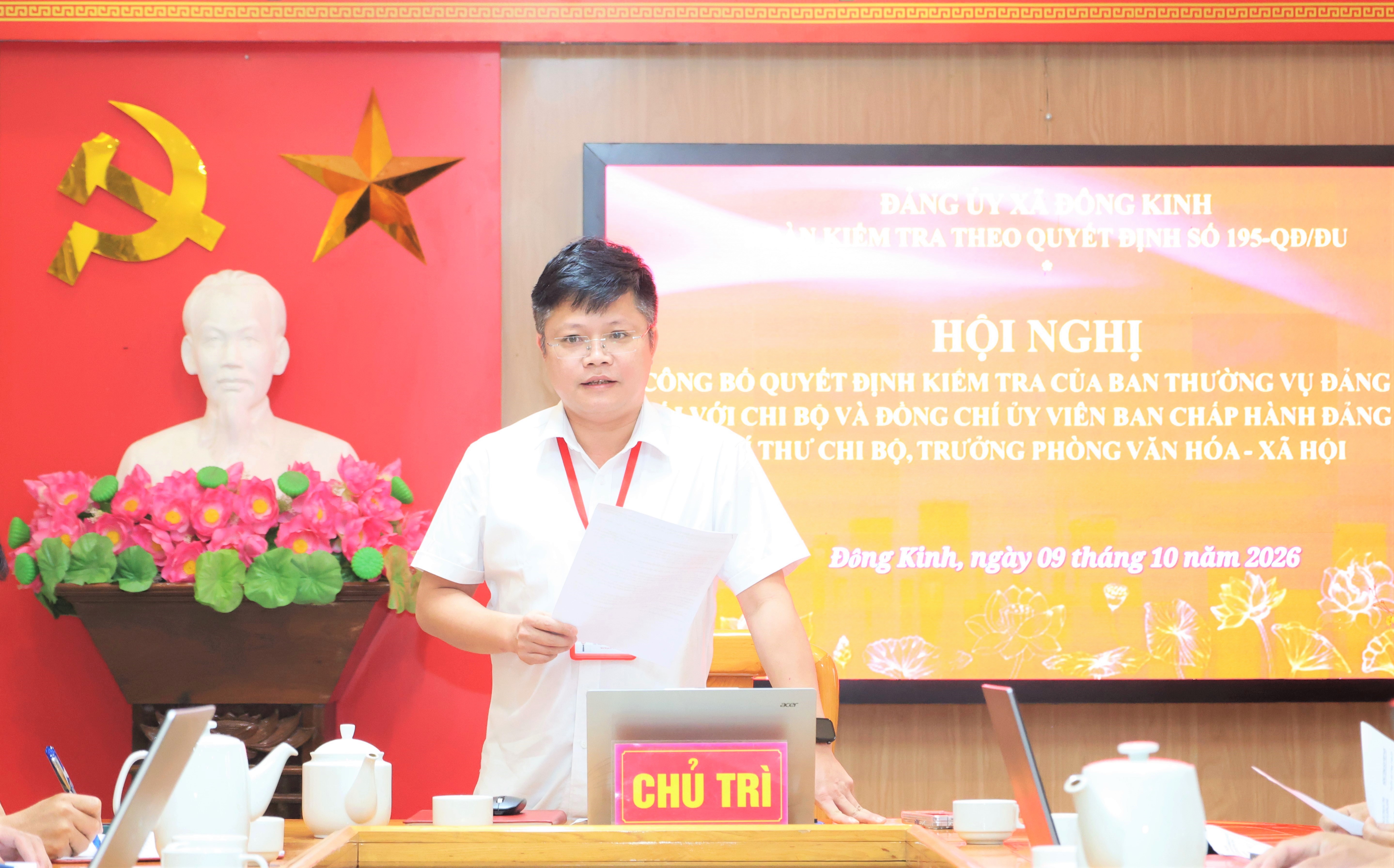 Công bố Quyết định kiểm tra của BTV Đảng ủy xã Đông Kinh đối với Chi bộ, Bí thư Chi bộ Phòng Văn hóa - Xã hội
