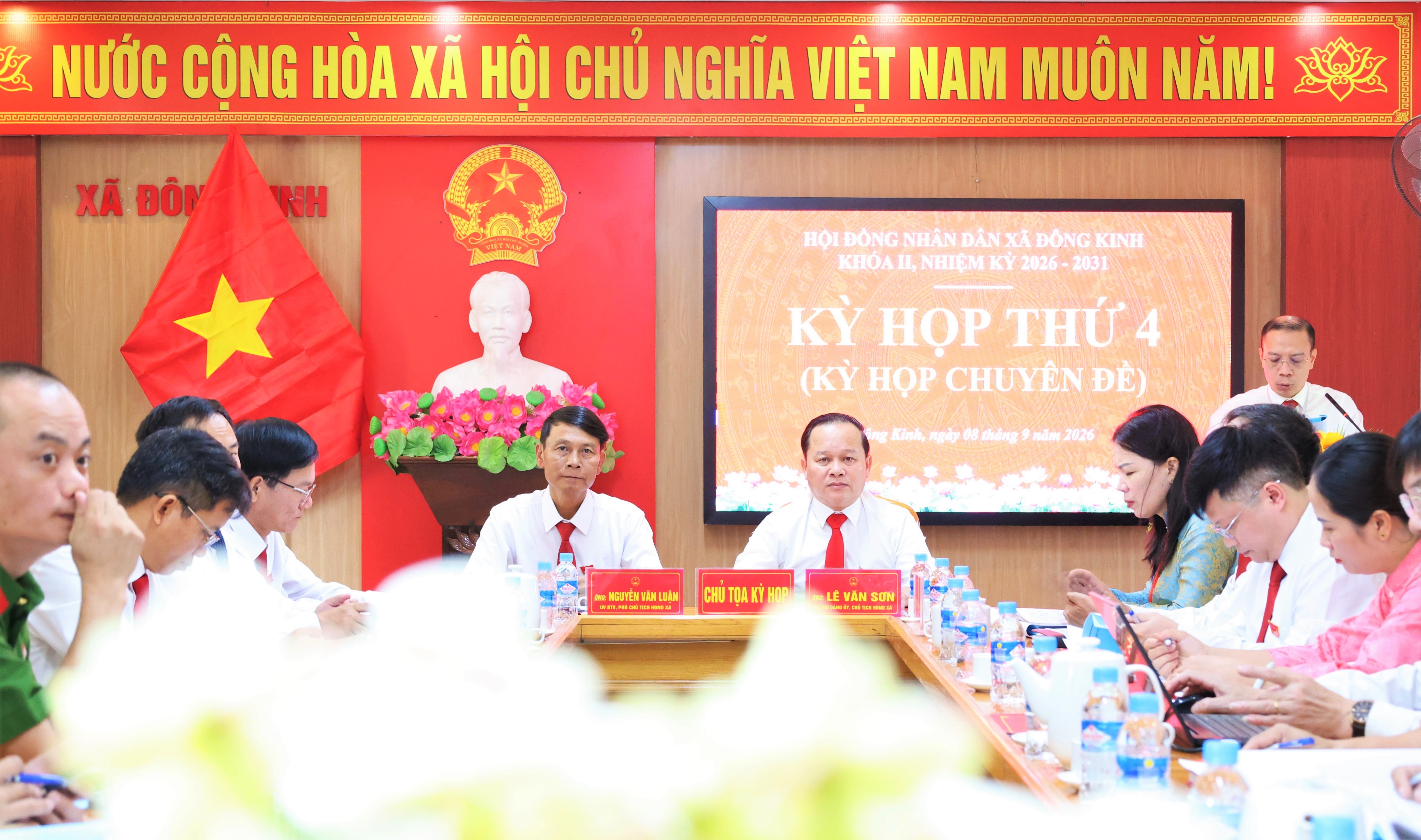 Kỳ họp thứ 4 HĐND xã Đông Kinh quyết nghị phân bổ kinh phí thực hiện Chương trình mục tiêu Quốc gia giảm nghèo bền vững năm 2026 