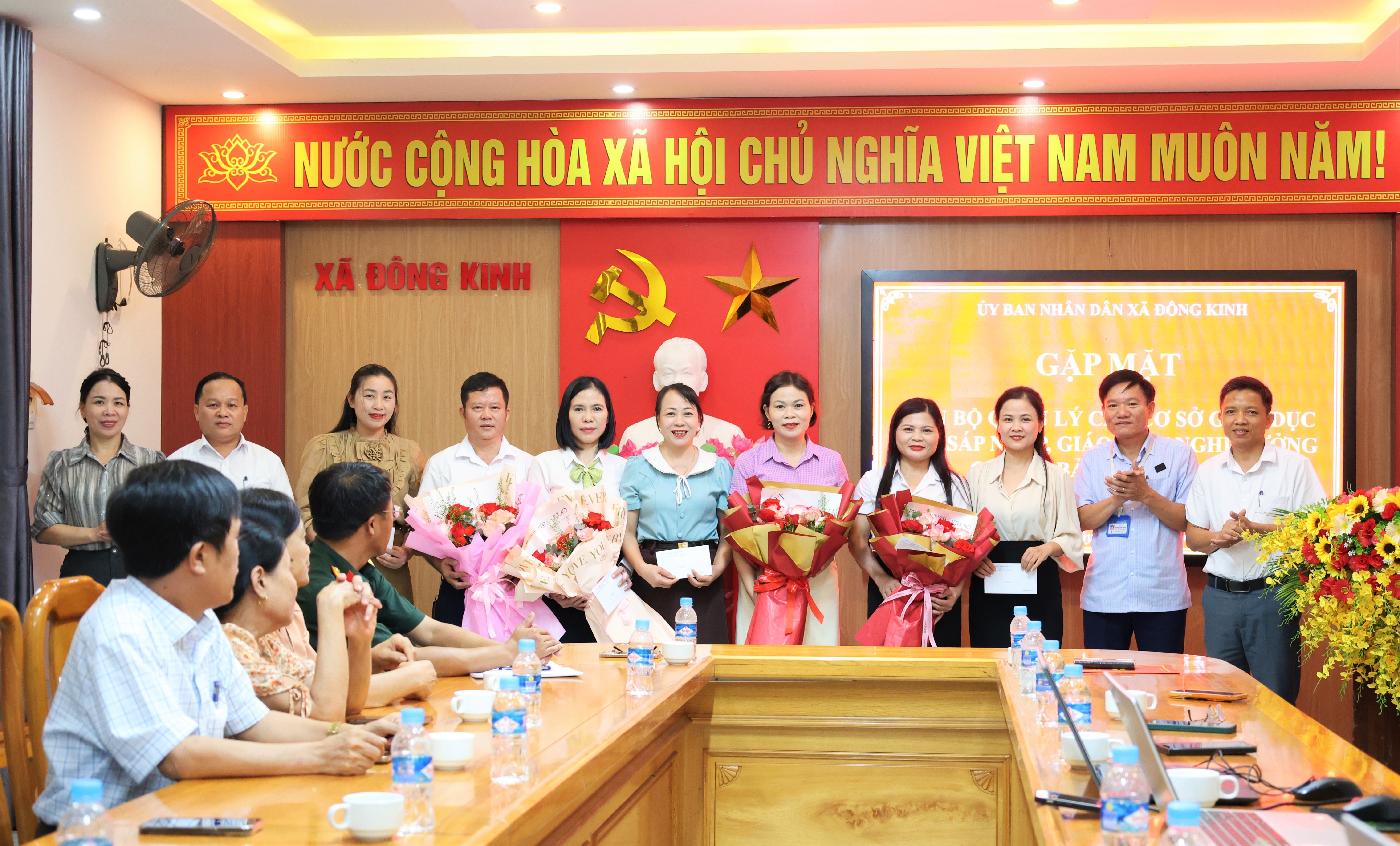 Trân trọng, tri ân những người đã dành trọn tâm huyết cho sự nghiệp giáo dục Đông Kinh