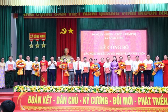 Xã Đông Kinh công bố Nghị quyết, Quyết định về sắp xếp thôn, thành lập Chi bộ và công tác cán bộ