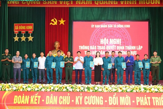 Công bố quyết định thành lập Tiểu đội Dân quân Thường trực thuộc Ban CHQS xã Đông Kinh 