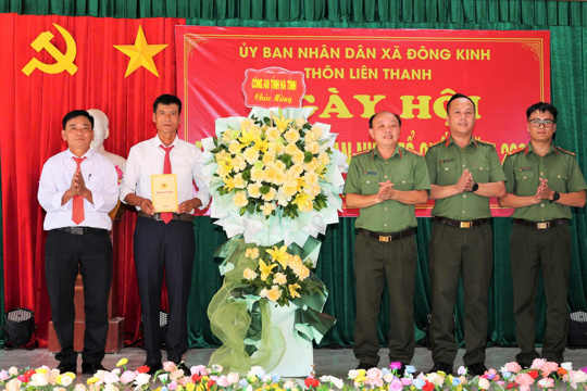 Toàn dân chung sức giữ gìn an ninh, trật tự - “Vì bình yên cuộc sống, vì sự phát triển vững mạnh của quê hương Đông Kinh” 