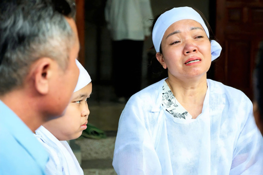 Hội đồng hương xã Đông Kinh tại TP.HCM hỗ trợ 34 triệu đồng cho gia đình anh Bùi Trọng Hùng