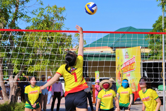 Lan toả ngày hội bóng chuyền nữ Meizan cup tại xã Đông Kinh