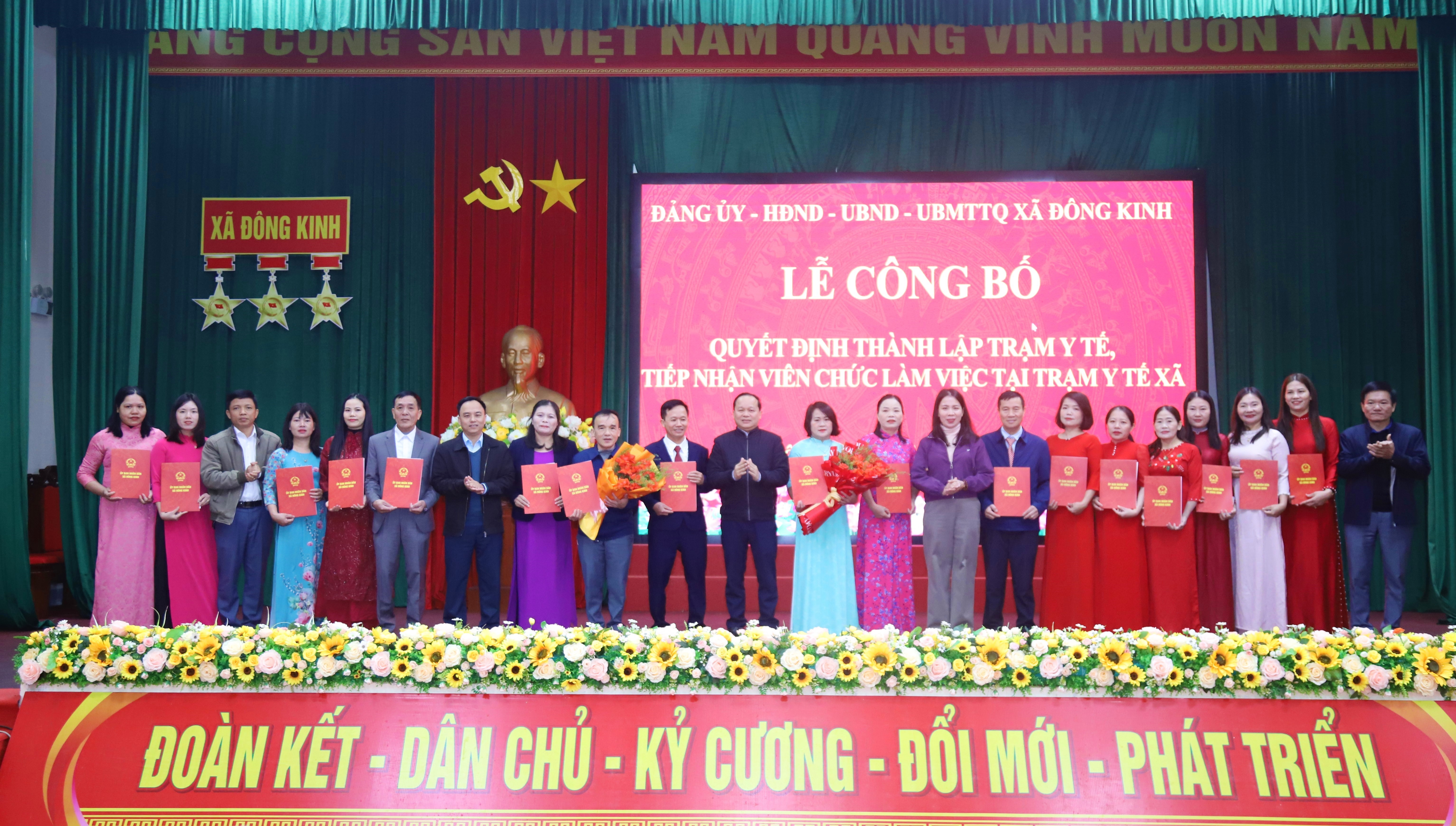 CÔNG BỐ QUYẾT ĐỊNH THÀNH LẬP TRẠM Y TẾ XÃ ĐÔNG KINH