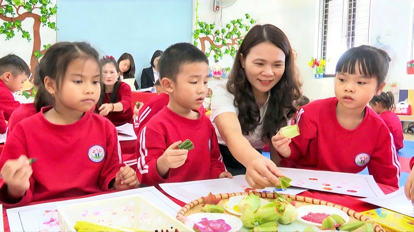 Cô và trò trường Mầm non Ích Hậu thể hiện tài năng tại Hội thi Giáo viên dạy giỏi cấp trường 